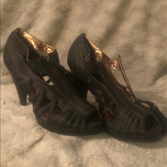 Mark.. By Avon Tassle Heels Black w/ Antique Zip - Picture 3 of 8